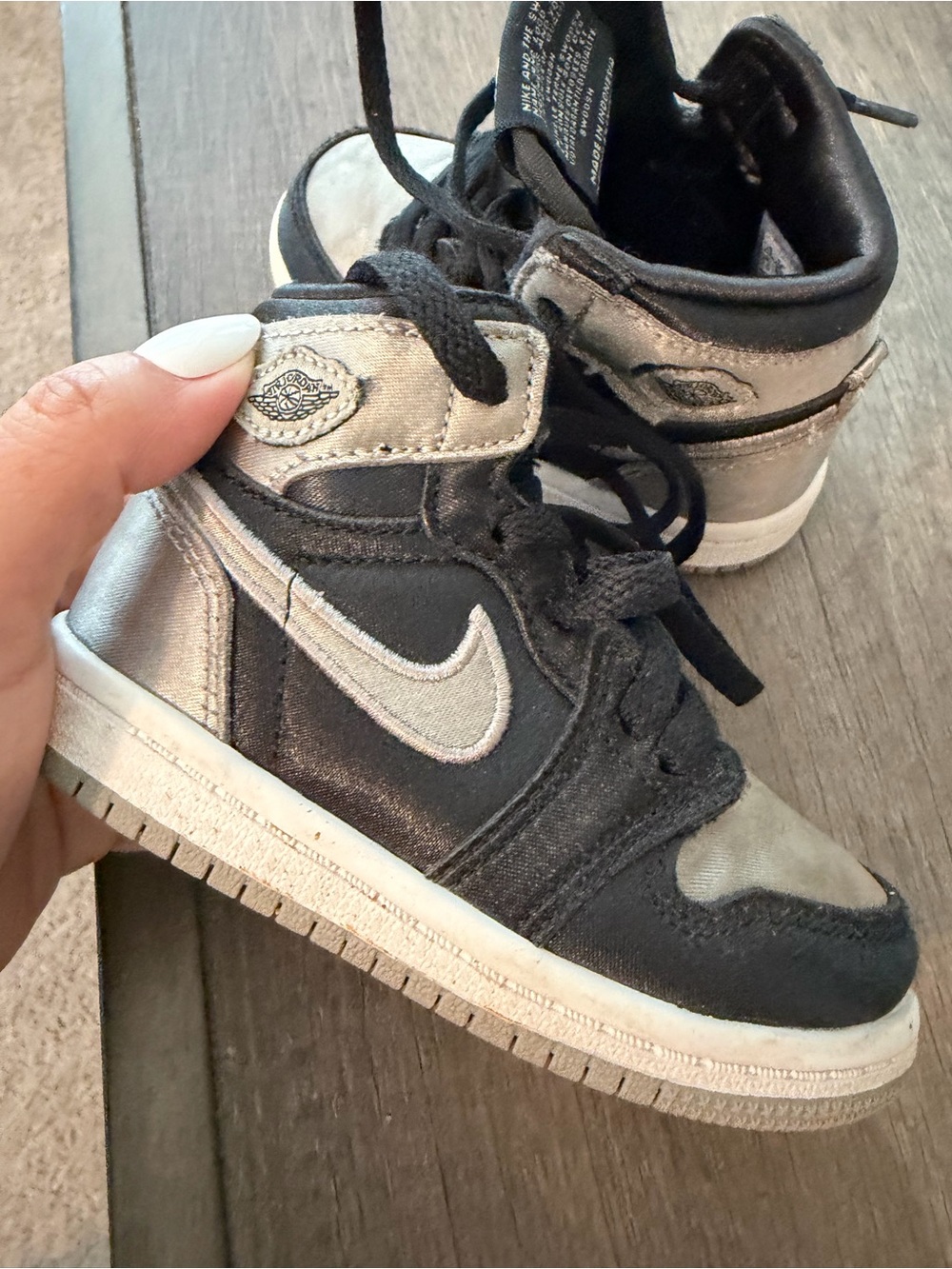 Nike Air Jordan 1 Retro High OG "Satin Shadow"